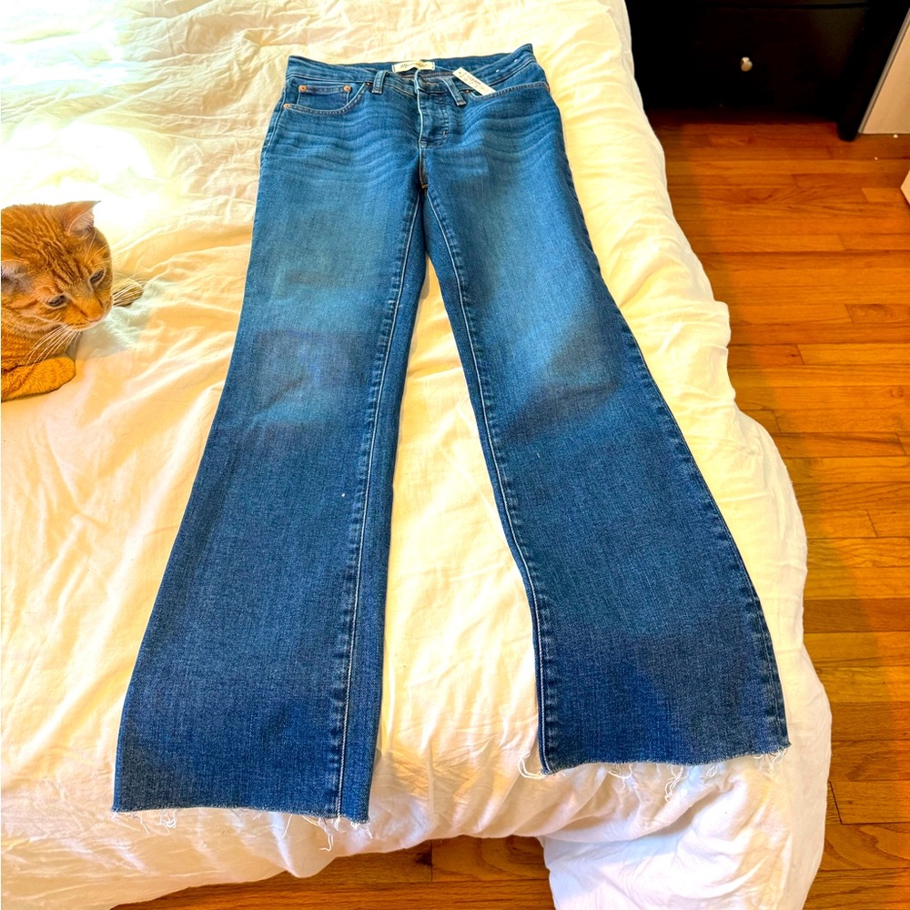 Madewell Mid-Rise Kick Out Jeans size 26 waist  27 length.